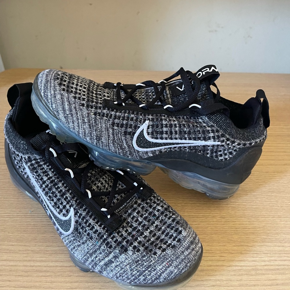 Nike Black & White VaporMax Women Size 6